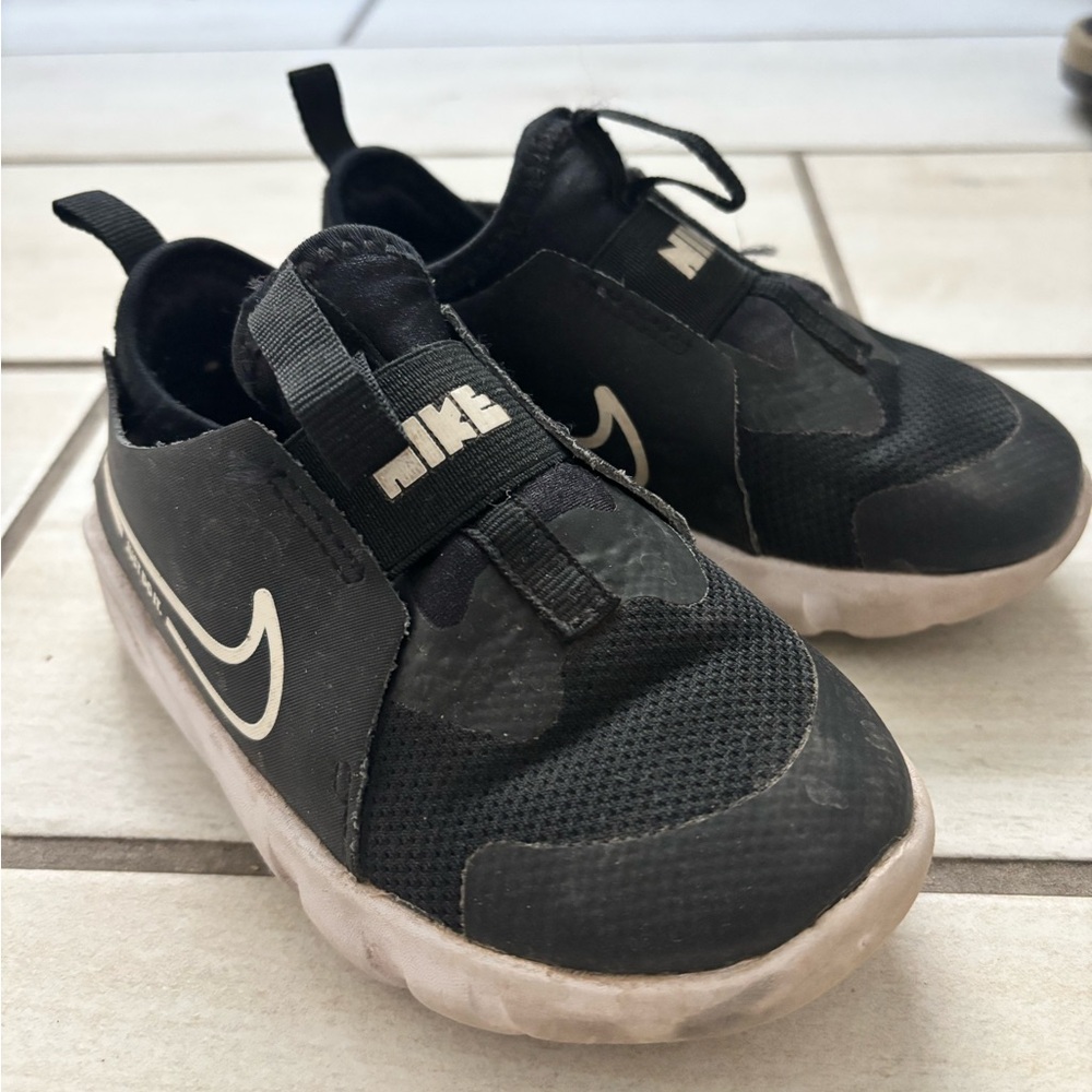Nike flex runner slip on